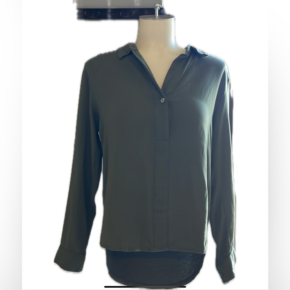 KELLY RENEE Versatile Green Long Sleeve Hi-low Top